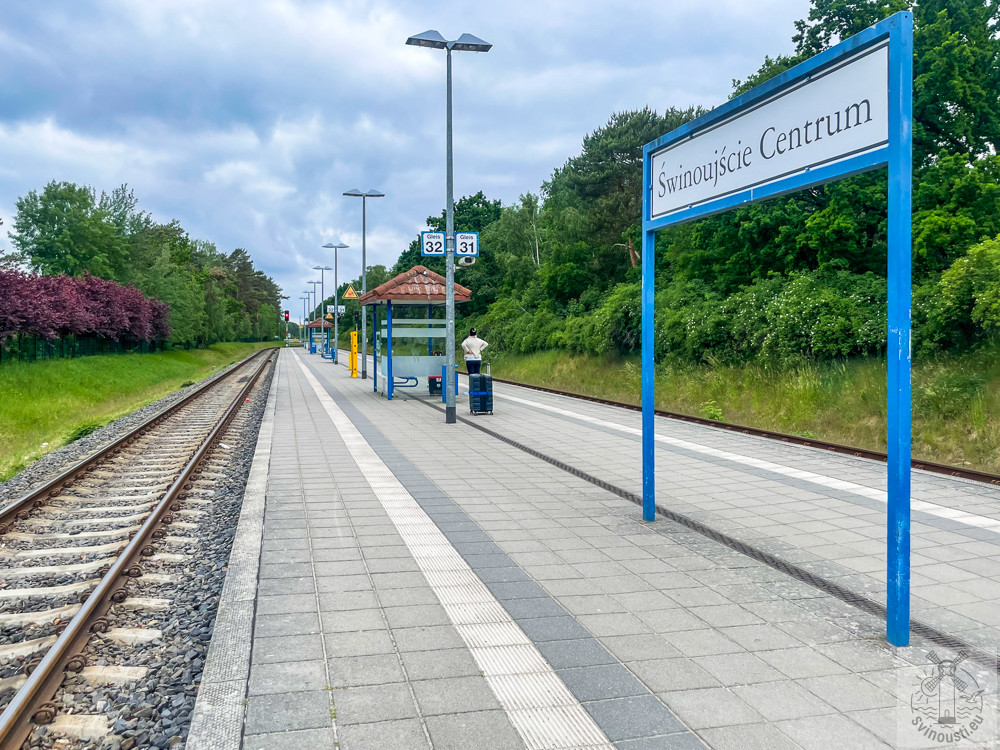 Vlaková zastávka Świnoujście Centrum na ostrově Uznam, ve městě Svinoústí pro spojení s Německem