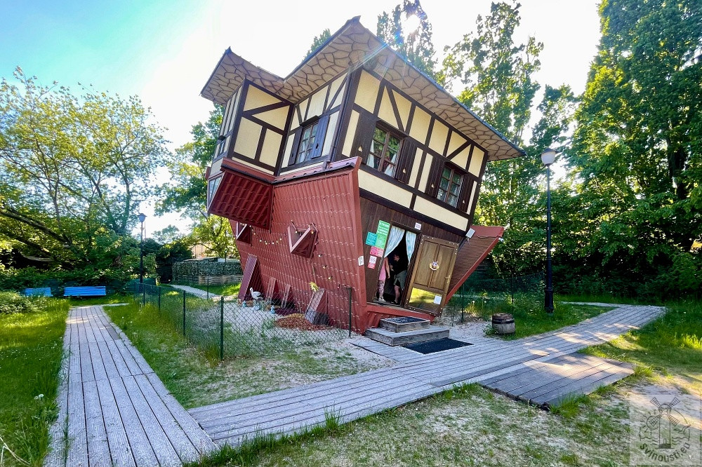 Otočený dům – Dom do góry nogami, Svinoústí